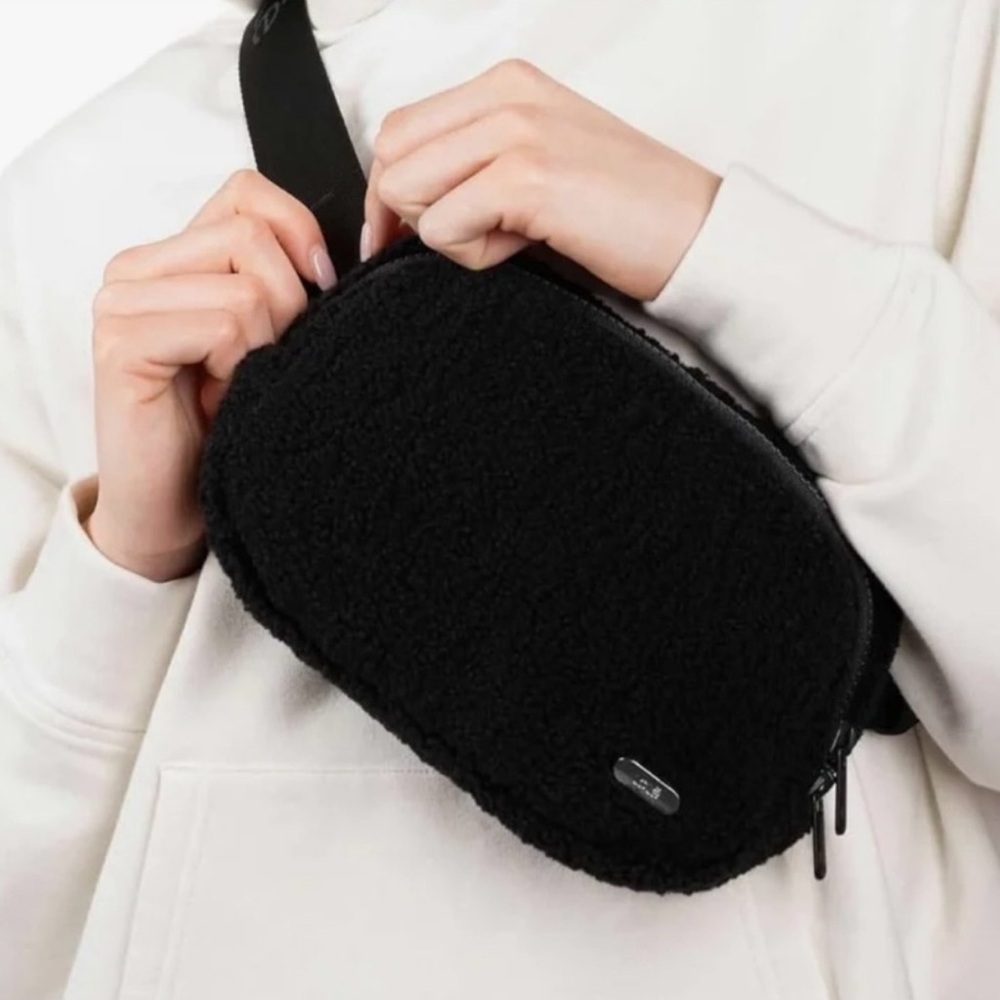 Lole - Black Fleece Sherpa Belt Bag, Crossbody Bag. New Without Tags.